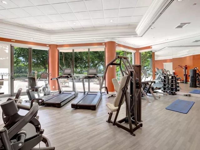 2-bedroom condo for sale in Aventura - 2000 ISLAND Blvd 410 - MondialRealty