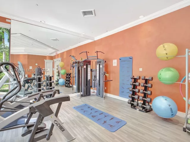 2-bedroom condo for sale in Aventura - 2000 ISLAND Blvd 410 - MondialRealty