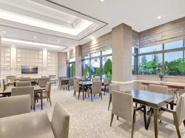 2-bedroom condo for sale in Aventura - 2000 ISLAND Blvd 410 - MondialRealty