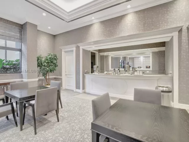 2-bedroom condo for sale in Aventura - 2000 ISLAND Blvd 410 - MondialRealty