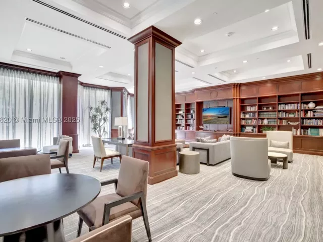 2-bedroom condo for sale in Aventura - 2000 ISLAND Blvd 410 - MondialRealty