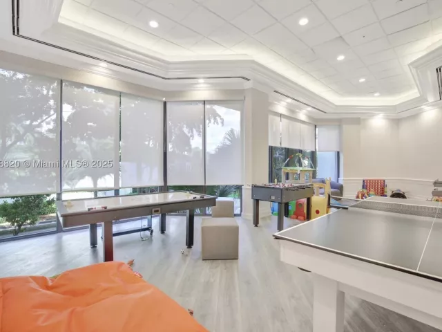 2-bedroom condo for sale in Aventura - 2000 ISLAND Blvd 410 - MondialRealty