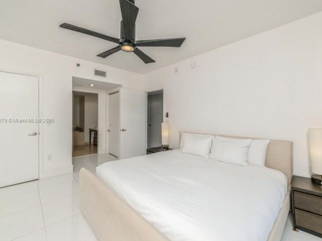 Apartment for rent  Unit #3704 - photo 5615805