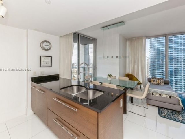 Apartment for rent  Unit #3704 - photo 5615808