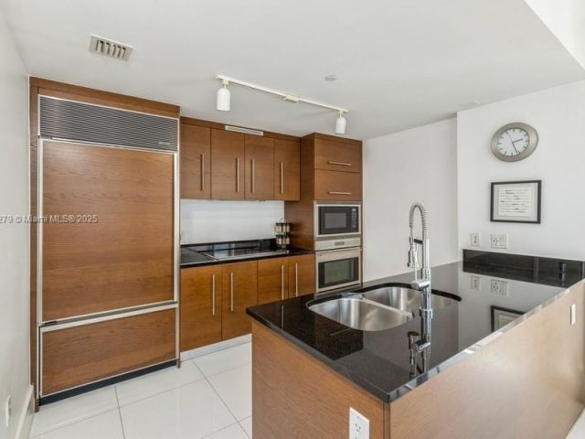 Apartment for rent  Unit #3704 - photo 5615811