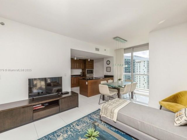 Apartment for rent  Unit #3704 - photo 5615815