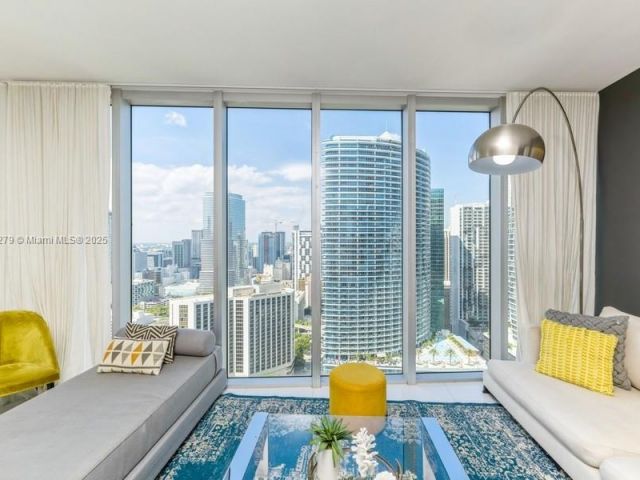 Apartment for rent  Unit #3704 - photo 5615817