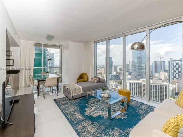 Apartment for rent  Unit #3704 - photo 5615819