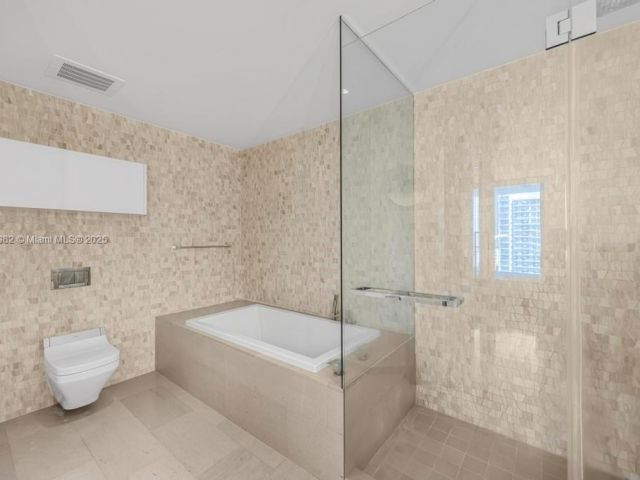 Apartment for sale  Unit #1710 - photo 5608101