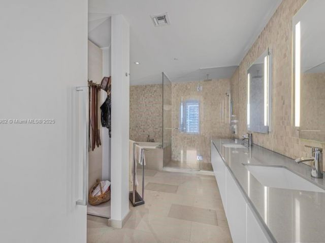 Apartment for sale  Unit #1710 - photo 5608103