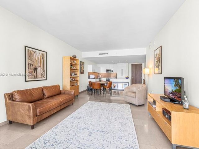 Apartment for sale  Unit #1710 - photo 5608107