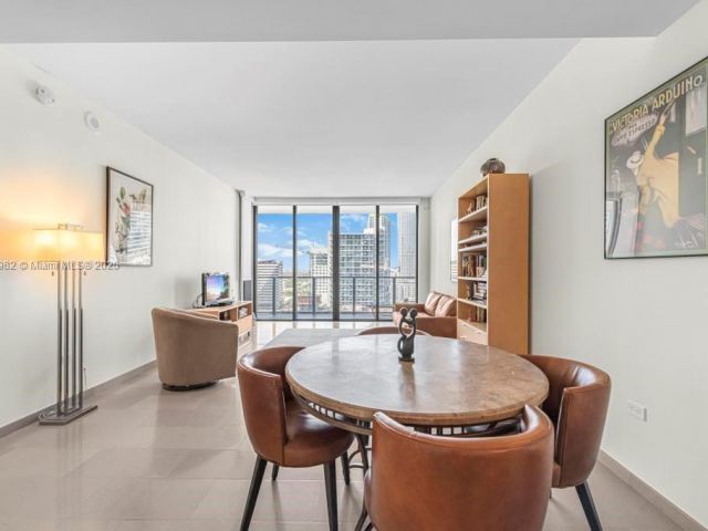 Apartment for sale  Unit #1710 - photo 5608111