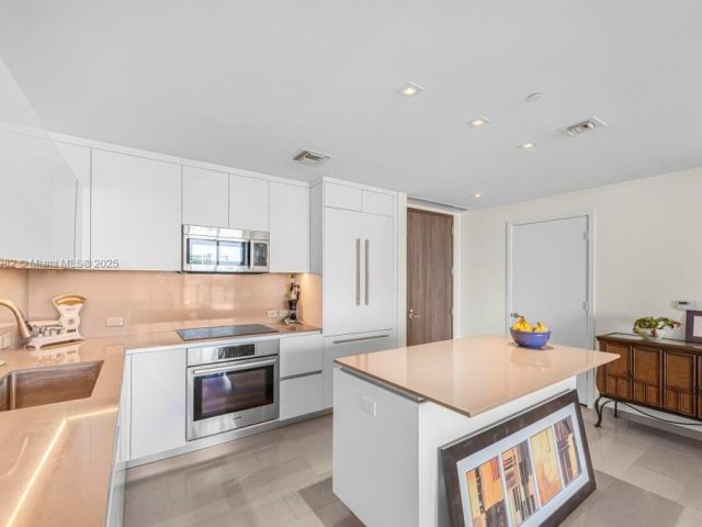 Apartment for sale  Unit #1710 - photo 5608112