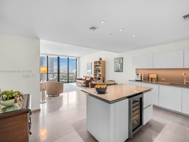 Apartment for sale  Unit #1710 - photo 5608115