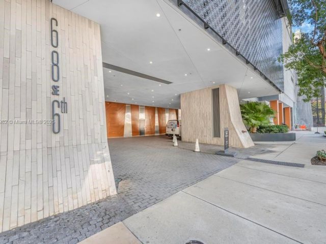 Apartment for sale  Unit #1710 - photo 5608118