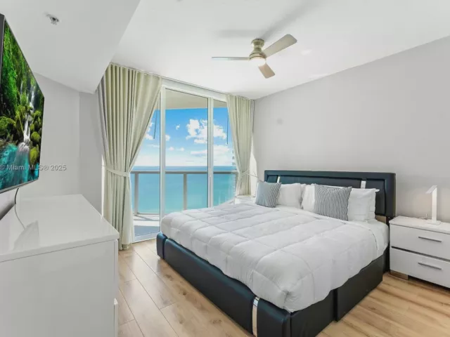 1-bedroom condo for rent in Sunny Isles Beach - 16699 Collins Ave 2810 - MondialRealty