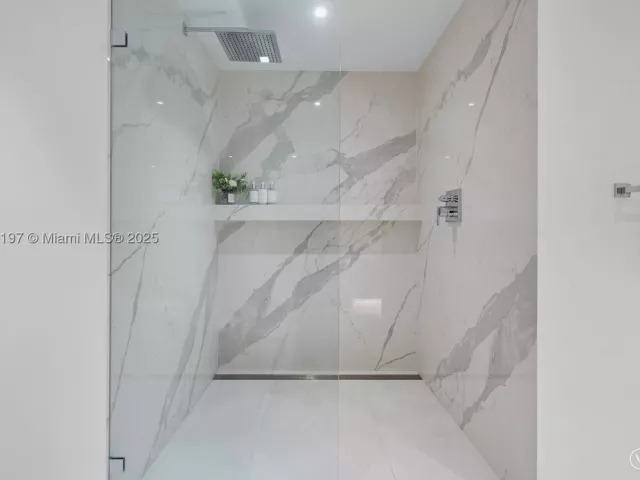 2-bedroom condo for rent in Miami Beach -  - MondialRealty
