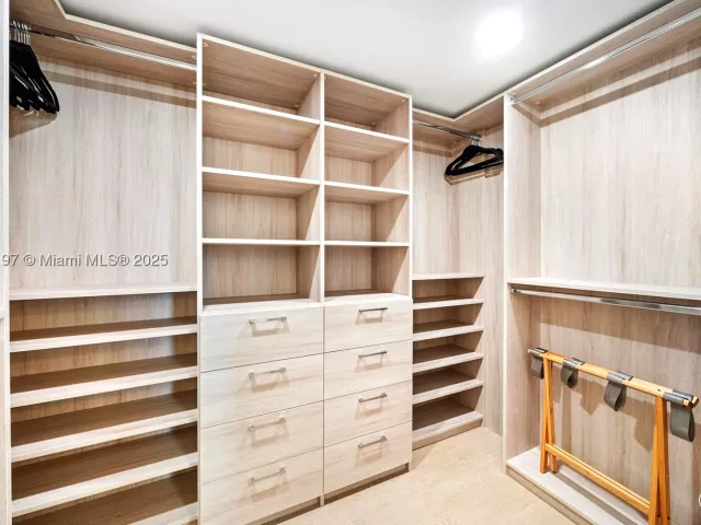2-bedroom condo for rent in Miami Beach -  - MondialRealty