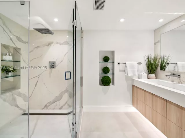 2-bedroom condo for rent in Miami Beach -  - MondialRealty