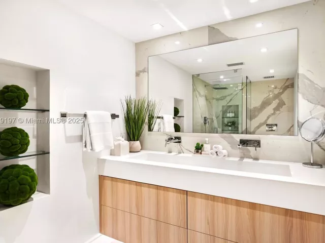 2-bedroom condo for rent in Miami Beach -  - MondialRealty