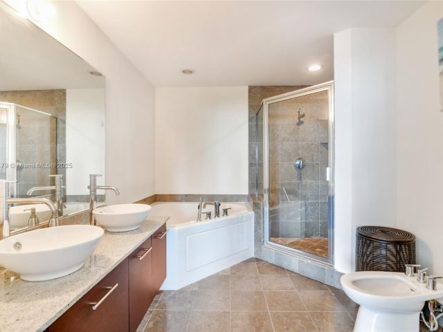 Apartment for sale  Unit #818 - photo 5563842