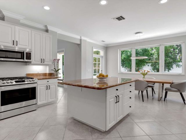 Home for rent at 514 NW 13th Street - photo 5757322