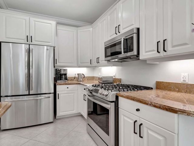 Home for rent at 514 NW 13th Street - photo 5757323