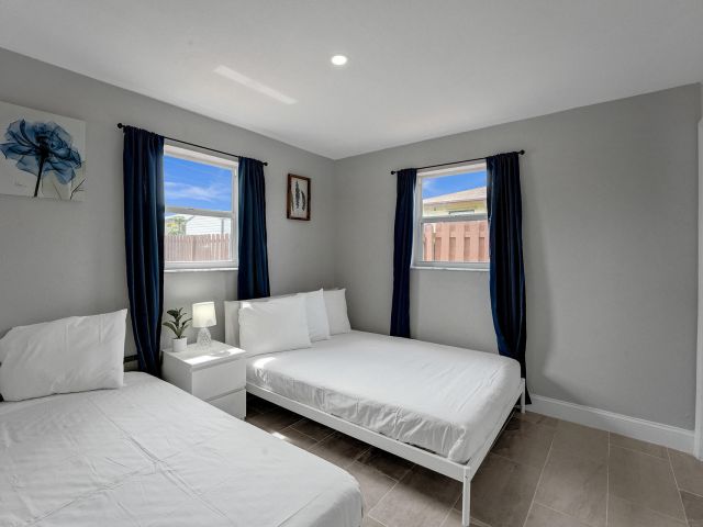 Home for rent at 337 SW 8th Avenue - photo 5757090