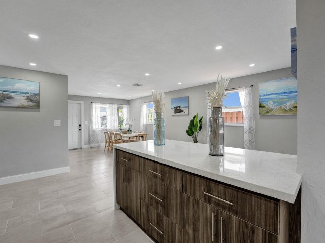 Home for rent at 337 SW 8th Avenue - photo 5757098