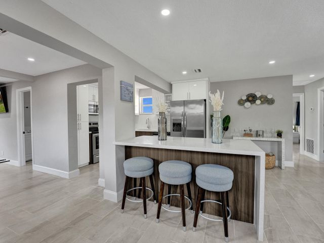 Home for rent at 337 SW 8th Avenue - photo 5757101