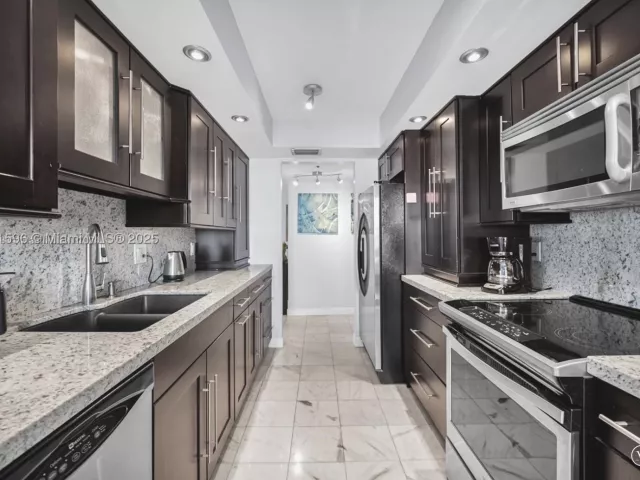 2-bedroom condo for sale in Hallandale Beach - 300 Three Islands Blvd 108 - MondialRealty