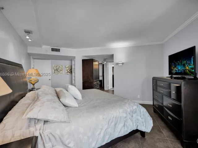 2-bedroom condo for sale in Hallandale Beach - 300 Three Islands Blvd 108 - MondialRealty