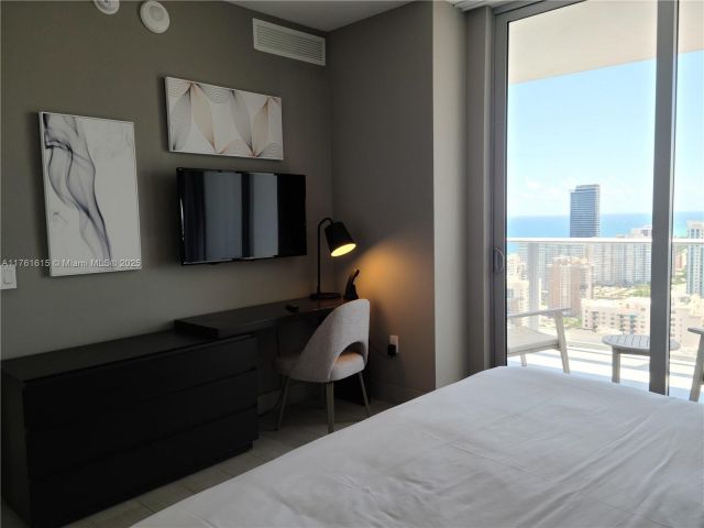 Apartment for rent  Unit #R3309 - photo 5628117