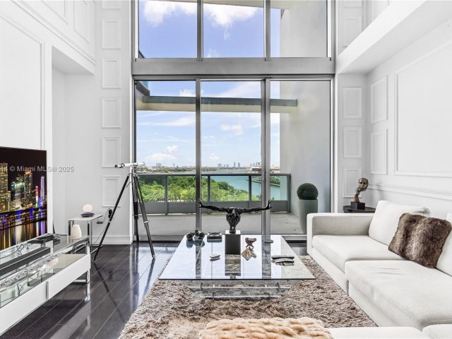 Apartment for rent  Unit #909 - photo 6225940