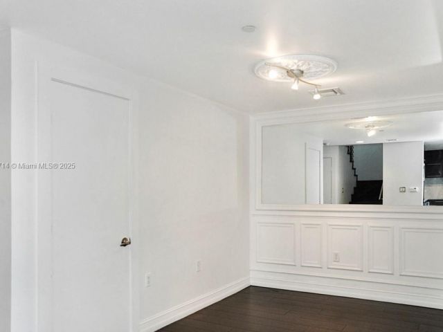 Apartment for rent  Unit #909 - photo 6225943