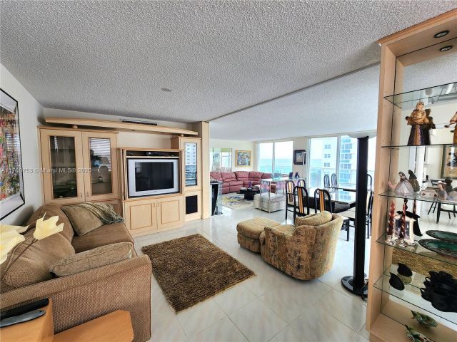 Apartment for sale  Unit #708S - photo 5736047