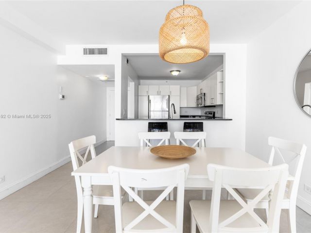 Apartment for sale  Unit #812 - photo 5691111