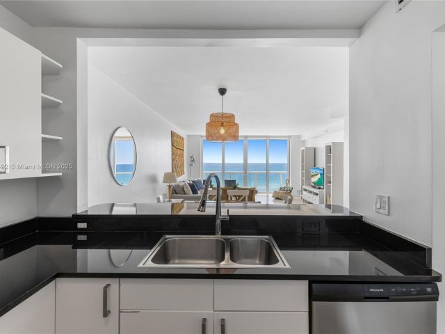 Apartment for sale  Unit #812 - photo 5691118