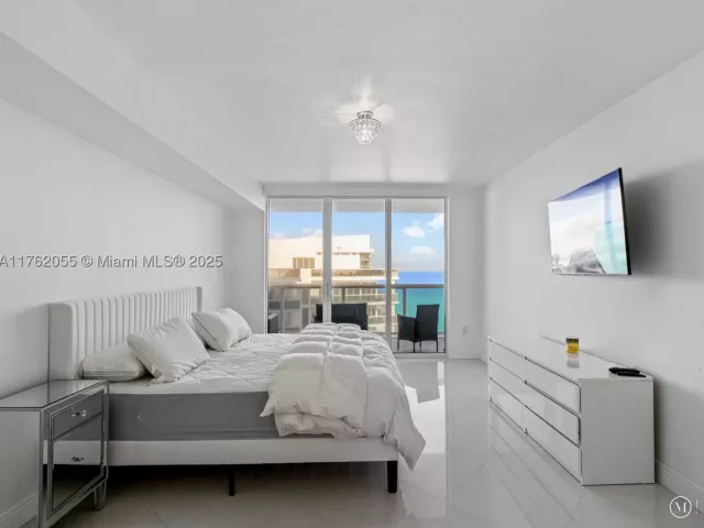 2-bedroom condo for sale in Hallandale Beach - 1830 S Ocean Dr 4508 - MondialRealty