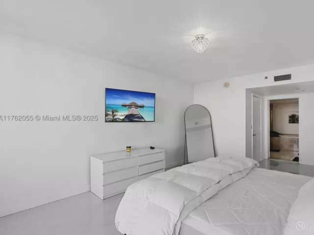 2-bedroom condo for sale in Hallandale Beach - 1830 S Ocean Dr 4508 - MondialRealty