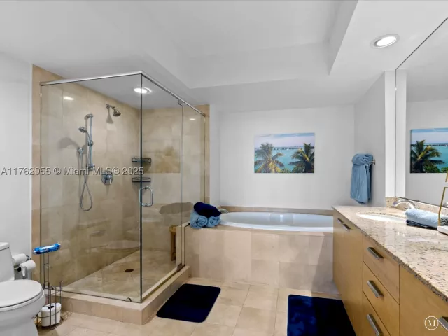 2-bedroom condo for sale in Hallandale Beach - 1830 S Ocean Dr 4508 - MondialRealty