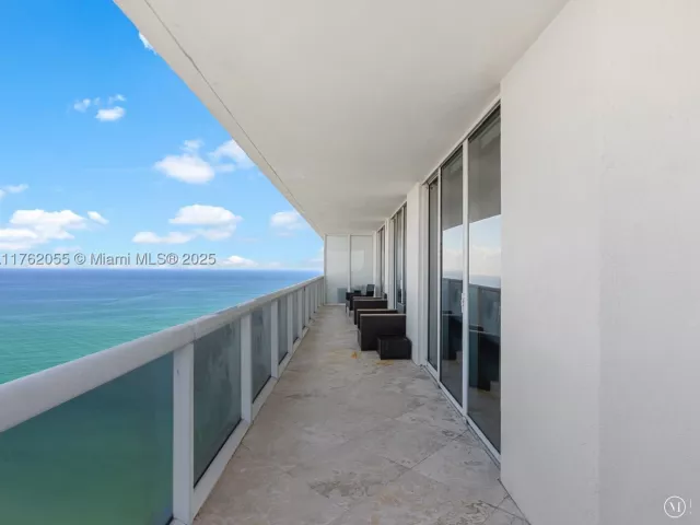 2-bedroom condo for sale in Hallandale Beach - 1830 S Ocean Dr 4508 - MondialRealty