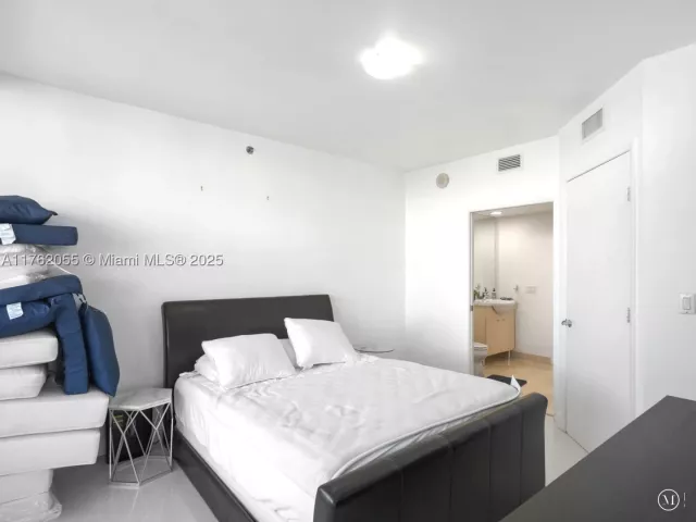2-bedroom condo for sale in Hallandale Beach - 1830 S Ocean Dr 4508 - MondialRealty