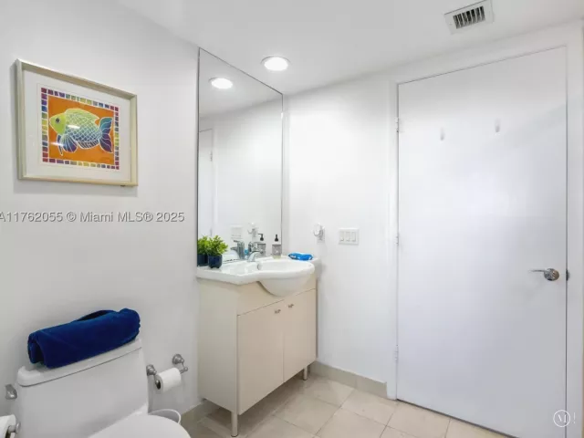 2-bedroom condo for sale in Hallandale Beach - 1830 S Ocean Dr 4508 - MondialRealty