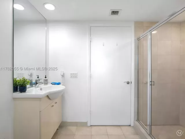 2-bedroom condo for sale in Hallandale Beach - 1830 S Ocean Dr 4508 - MondialRealty