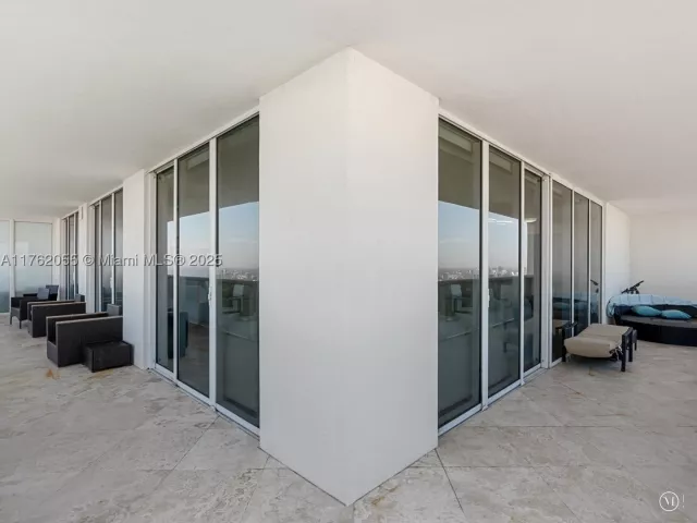 2-bedroom condo for sale in Hallandale Beach - 1830 S Ocean Dr 4508 - MondialRealty