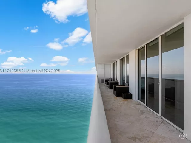 2-bedroom condo for sale in Hallandale Beach - 1830 S Ocean Dr 4508 - MondialRealty