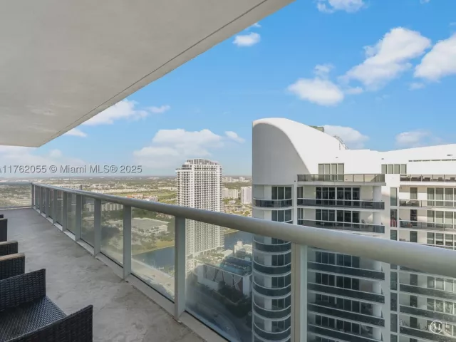 2-bedroom condo for sale in Hallandale Beach - 1830 S Ocean Dr 4508 - MondialRealty