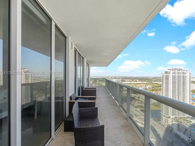 2-bedroom condo for sale in Hallandale Beach - 1830 S Ocean Dr 4508 - MondialRealty