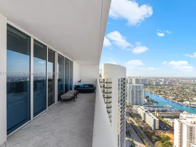 2-bedroom condo for sale in Hallandale Beach - 1830 S Ocean Dr 4508 - MondialRealty